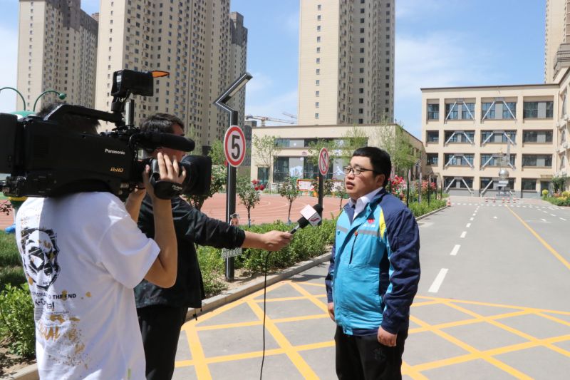 5.開新局——與會媒體到現場參觀并對項目管理人員進行采訪